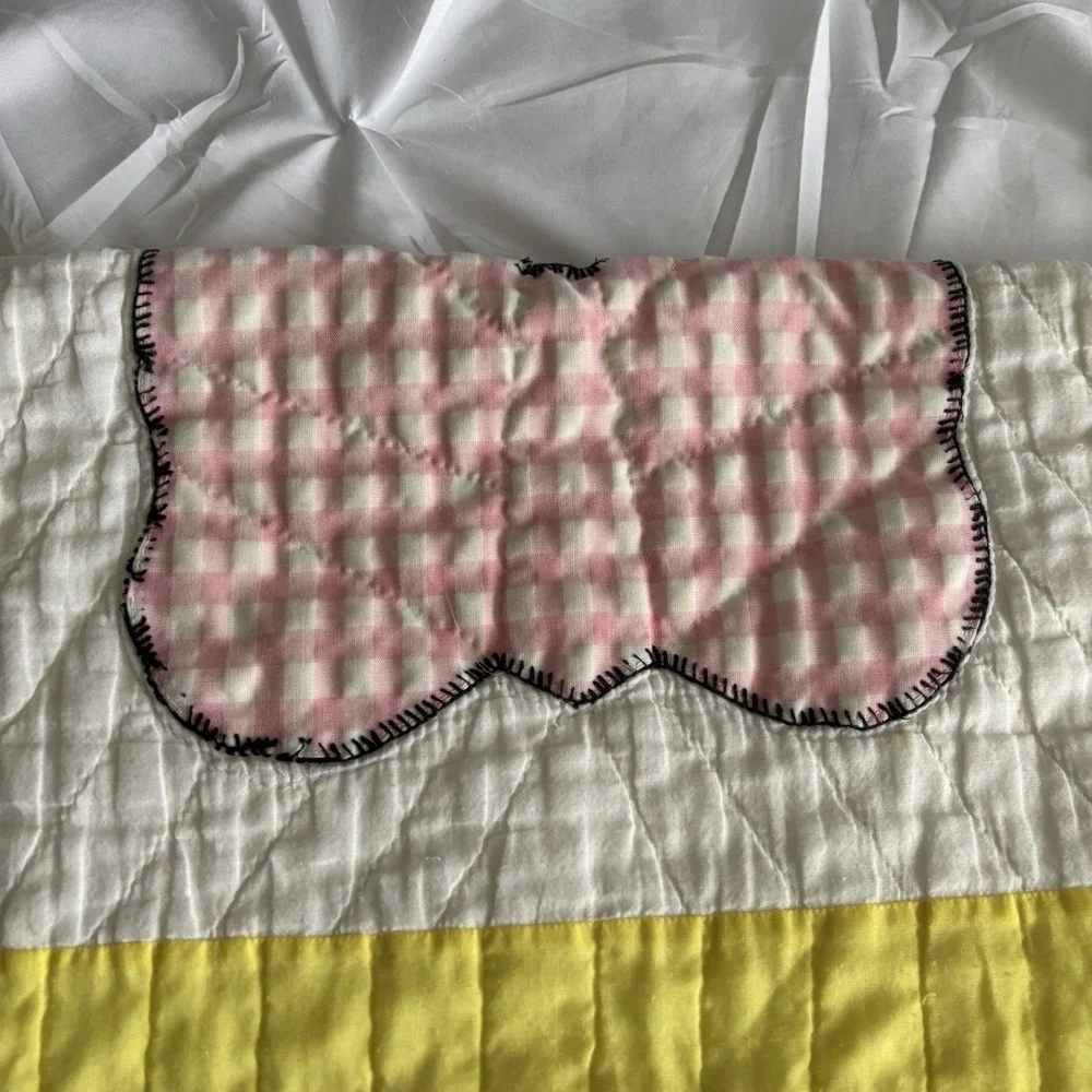 VTG Handmade Quilt Butterfly Appliqué 96 X 70‎ Light Yellow Frame - READ